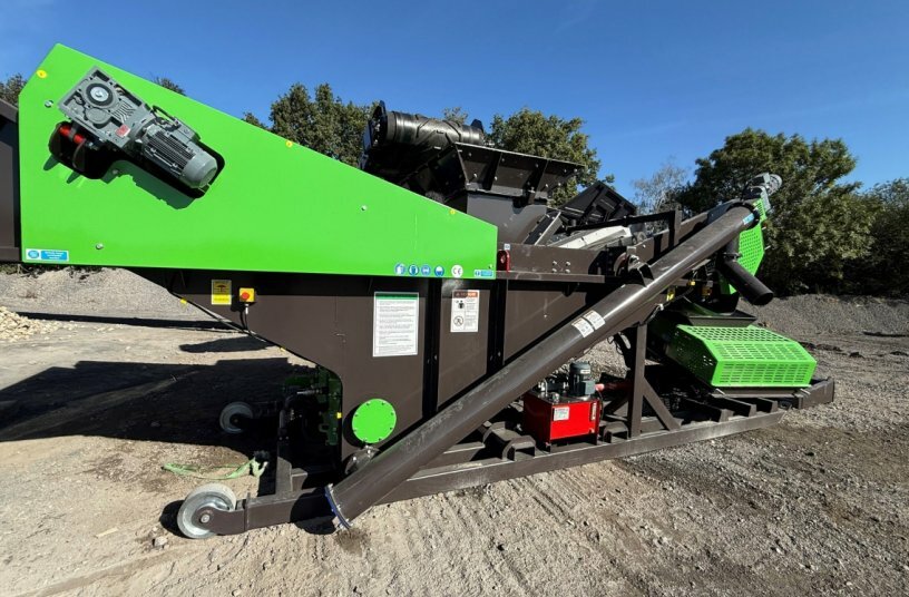 Efficient separation of light and heavy materials: The HAKO WS 1400 separates materials such as wood and polystyrene from stone and concrete.