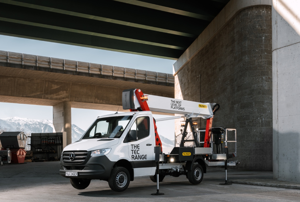 The PT 25 TJ is PALFINGER’s most powerful 3.5 ton aerial work platform with increased lateral reach, enhanced performance and higher stability.