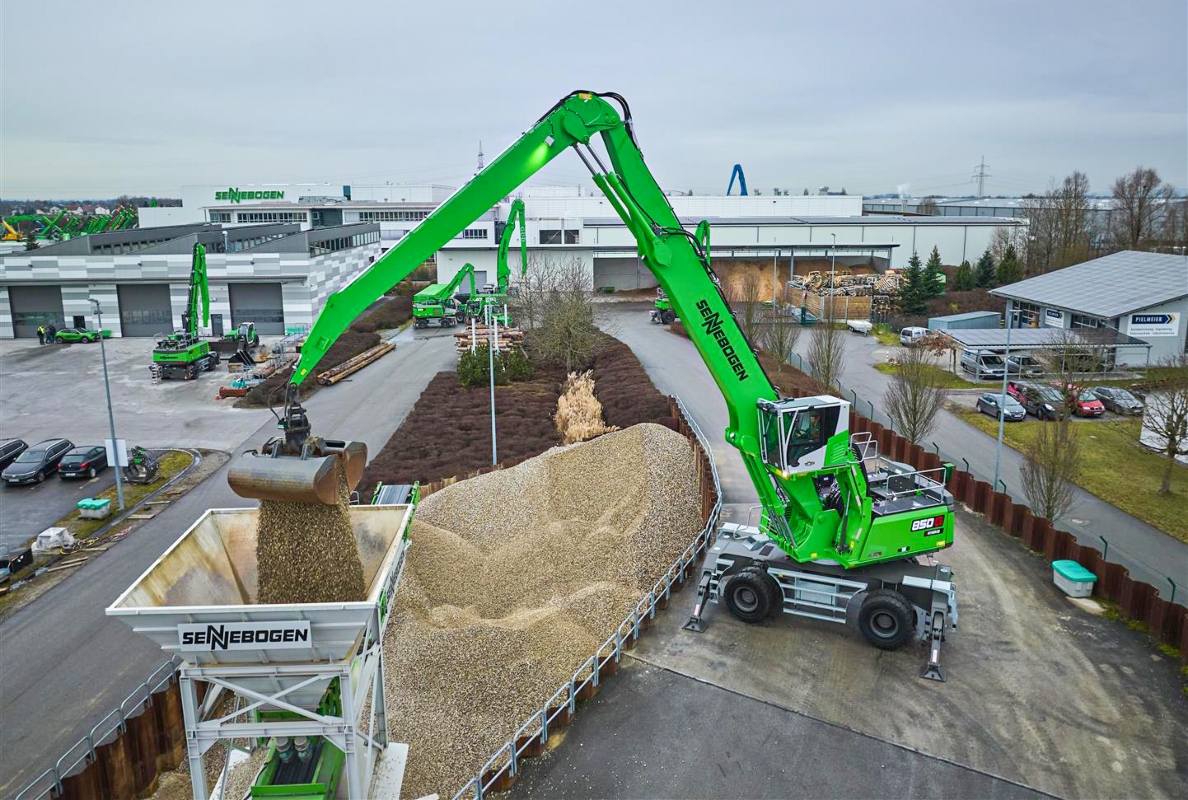 The new SENNEBOGEN 850 G Hybrid impresses in terms of energy efficiency and handling capacity.