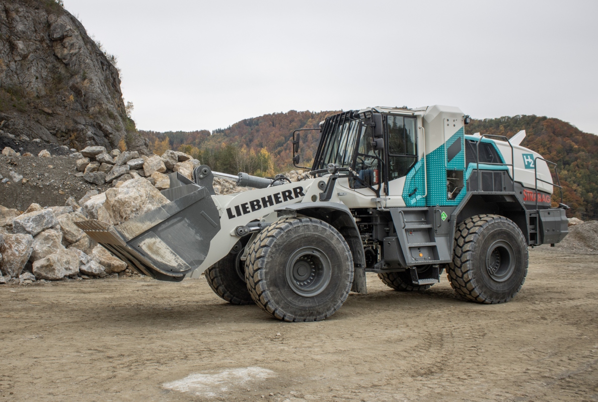 The hydrogen wheel loader operates in the Gratkorn quarry without any emissions.