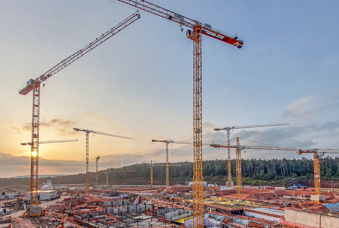 Diagnosis: Multiple challenges – 13 WOLFF cranes construct a new US hospital in Weilerbach