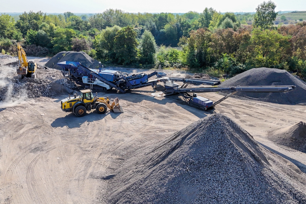 The new MOBIREX MR 130 EVO mobile impact crusher is powerful, flexible and easy to operate.