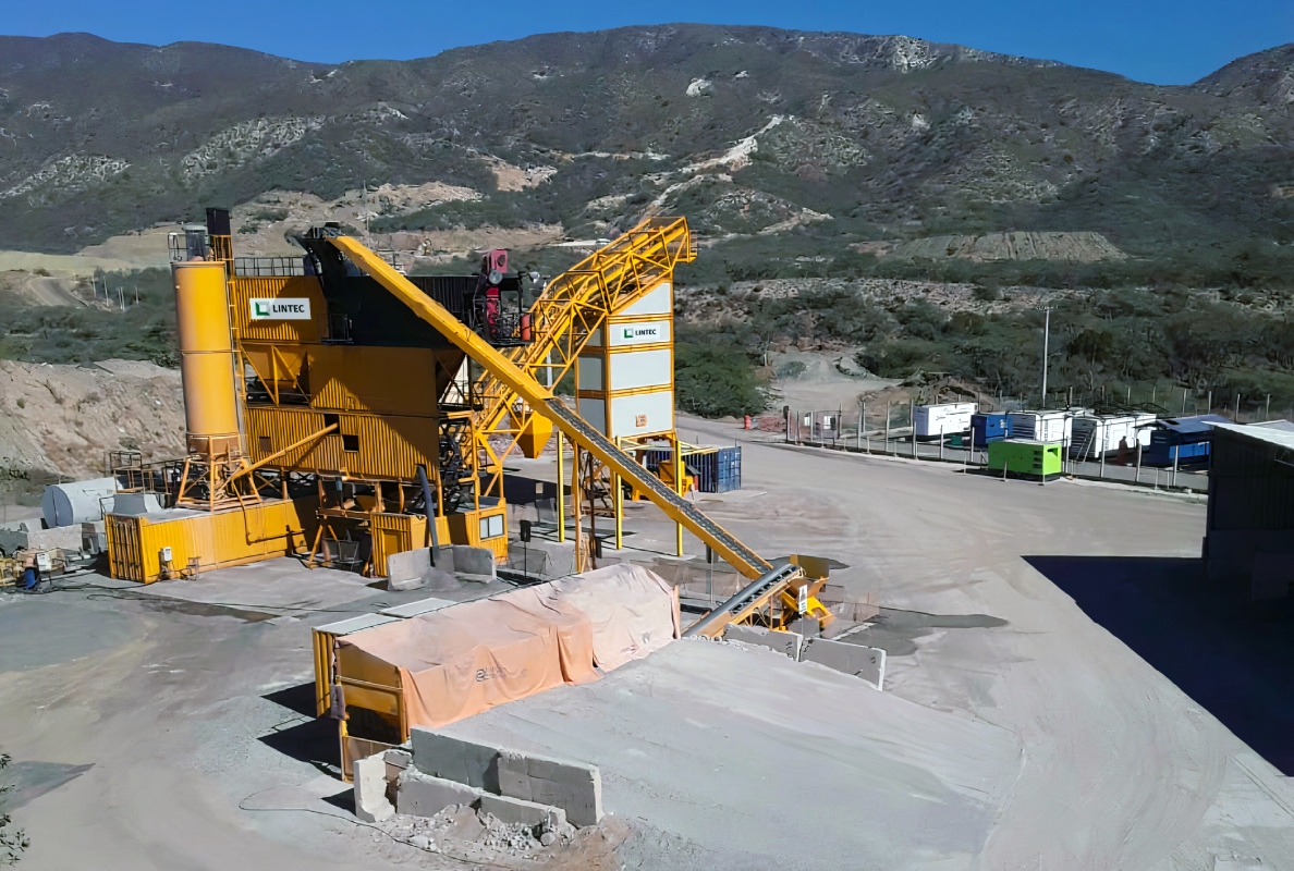 In the Dominican Republic, a Lintec CSD1500 Asphalt Mixing Plant produced asphalt for the dam’s innovative core design to form a robust, waterproof barrier