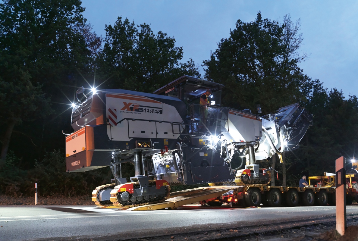 Compact dimensions enabled quick and easy transportation of the large milling machine W 220 XFi.