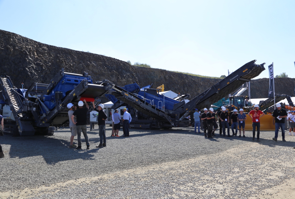 At the Wirtgen Group exhibition stand, the new MOBIREX MR 130 EVO from Kleemann takes centre stage while the experts are on site to discuss matters in person.