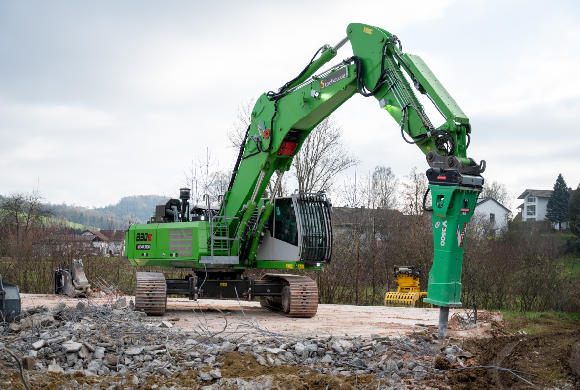 Grapple, shears, pulveriser and hammer: the quick-change system for attachments allows you to change tools in seconds, depending on your requirements.