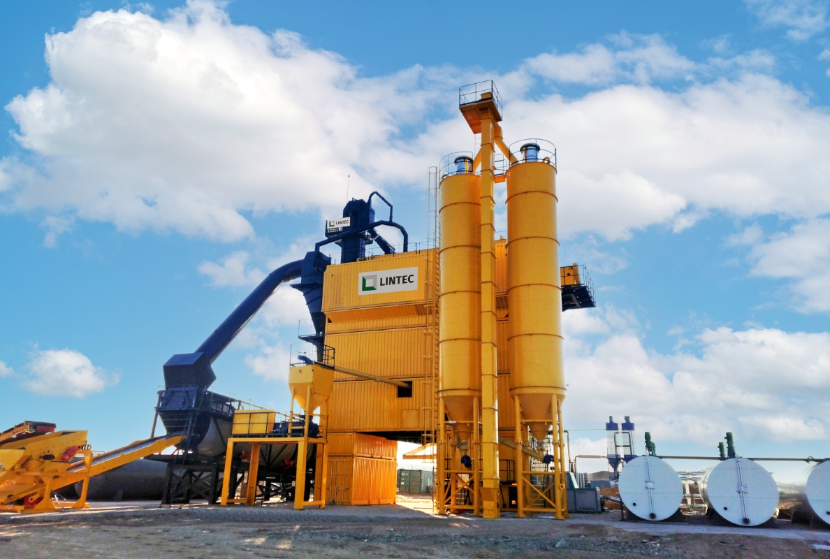 A Lintec CSM4000 Asphalt Mixing Plant at the jobsite in Kazakhstan