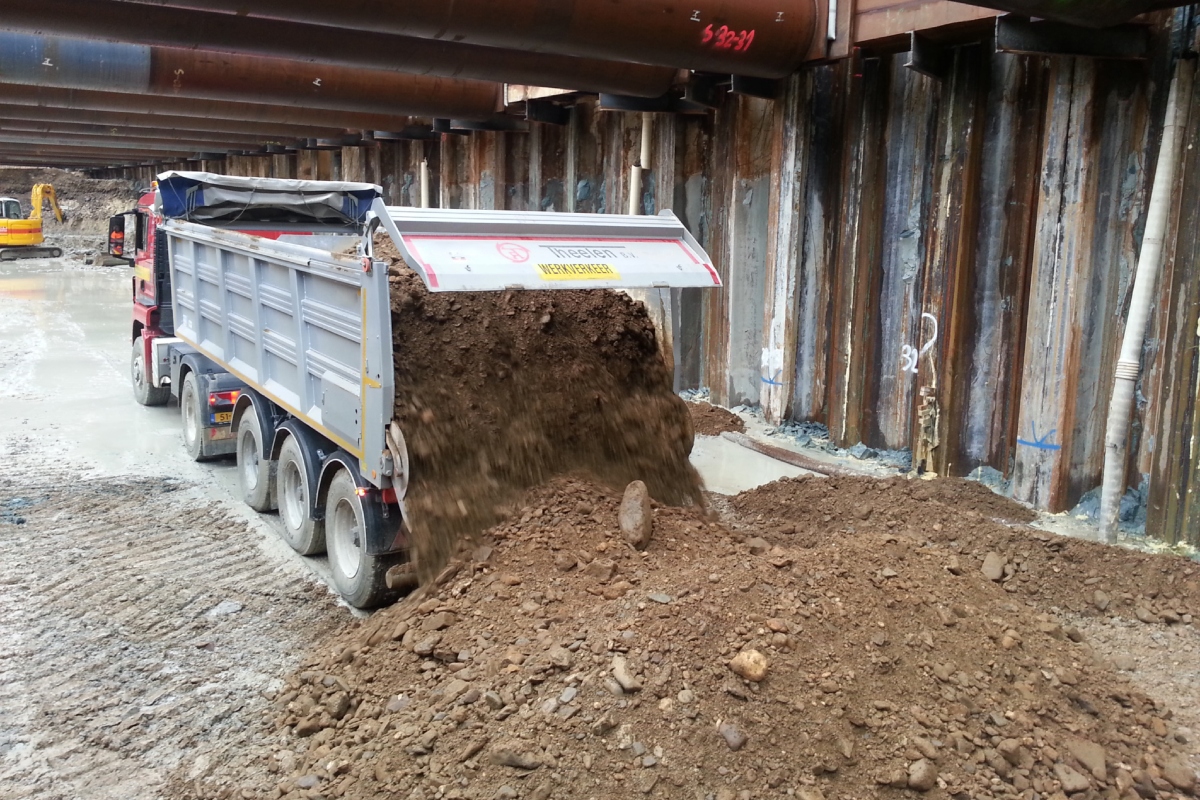 Fliegl Construction and Municipal Technology Asphalt Profi-Thermo ASS 372 push-off semi-trailer – large-scale deployment in the Netherlands