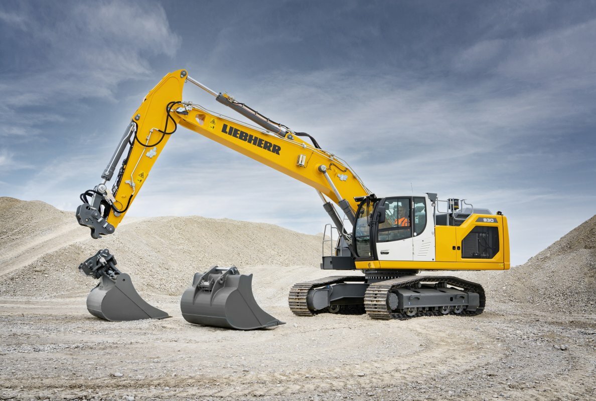 The fully automatic coupling system enables attachments (both mechanical and hydraulic) to be changed easily, quickly and conveniently from the operator's cab at the touch of a button.