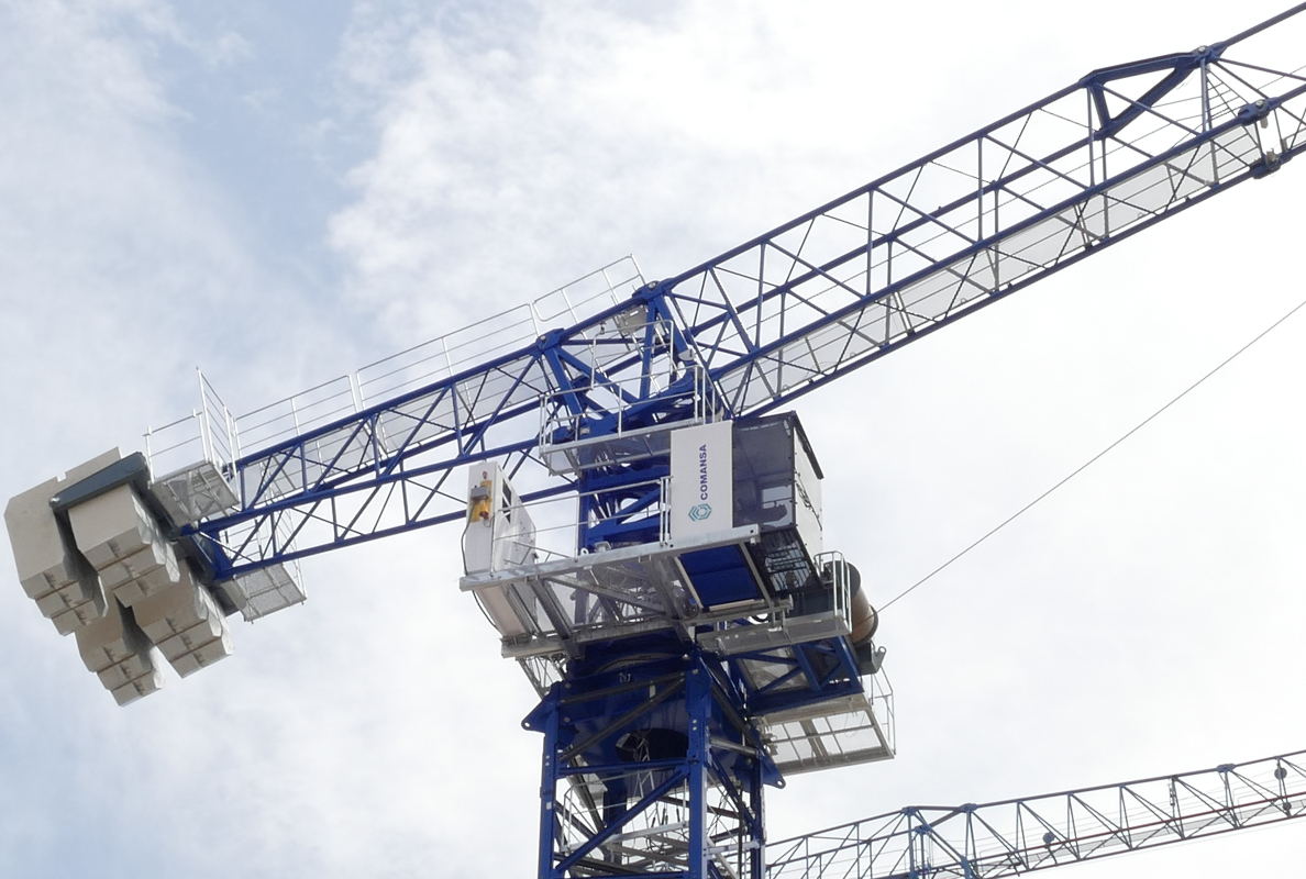 New LCH300 hydraulic luffing jib crane from Comansa  Cube Cab.