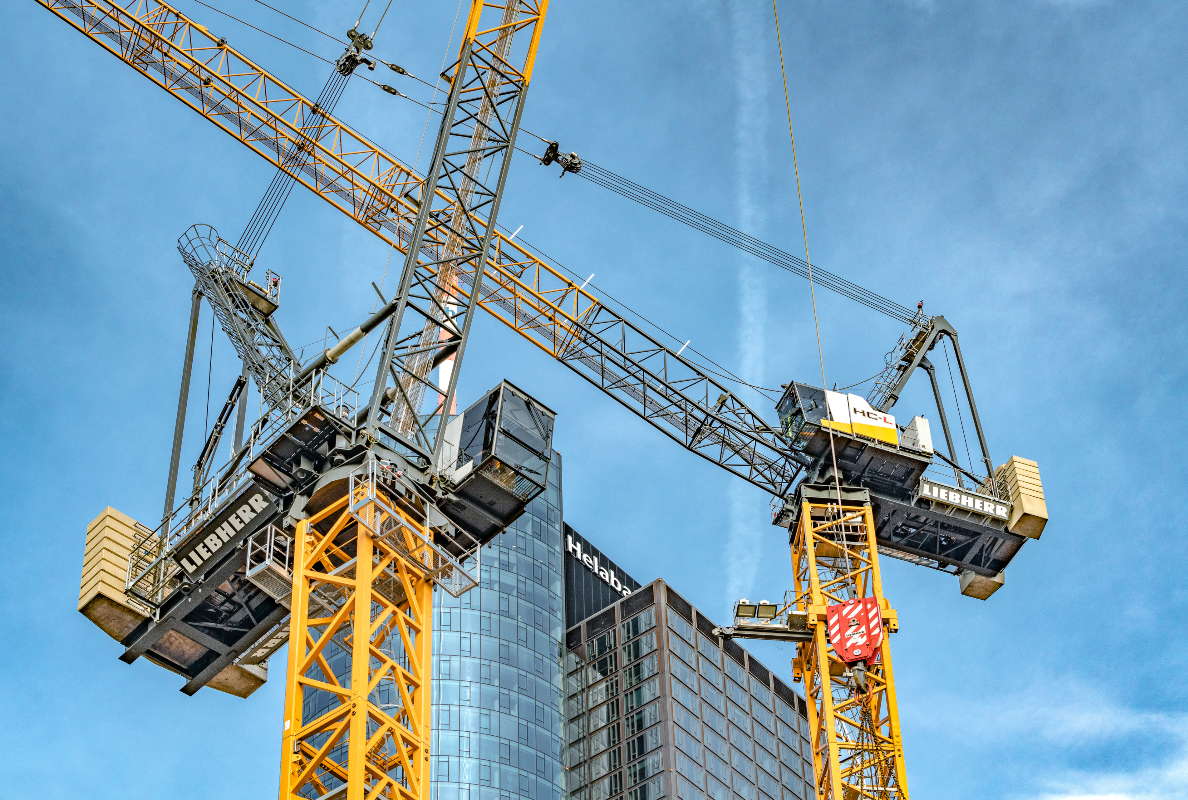 Hoisting work can be completed quickly and safely using the new 258 HC-L 10/18 Fibre (front left) from Liebherr.