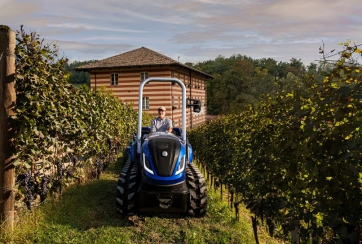 New Holland TK Methane Power crawler vineyard tractor prototype