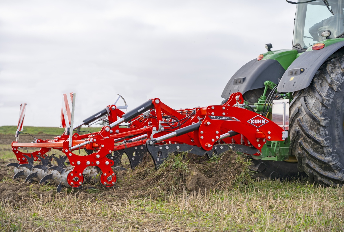 KUHN presents the DT subsoiler: a robust and efficient solution for deep soil cultivation up to 60 cm, available in 3 or 4 metre versions