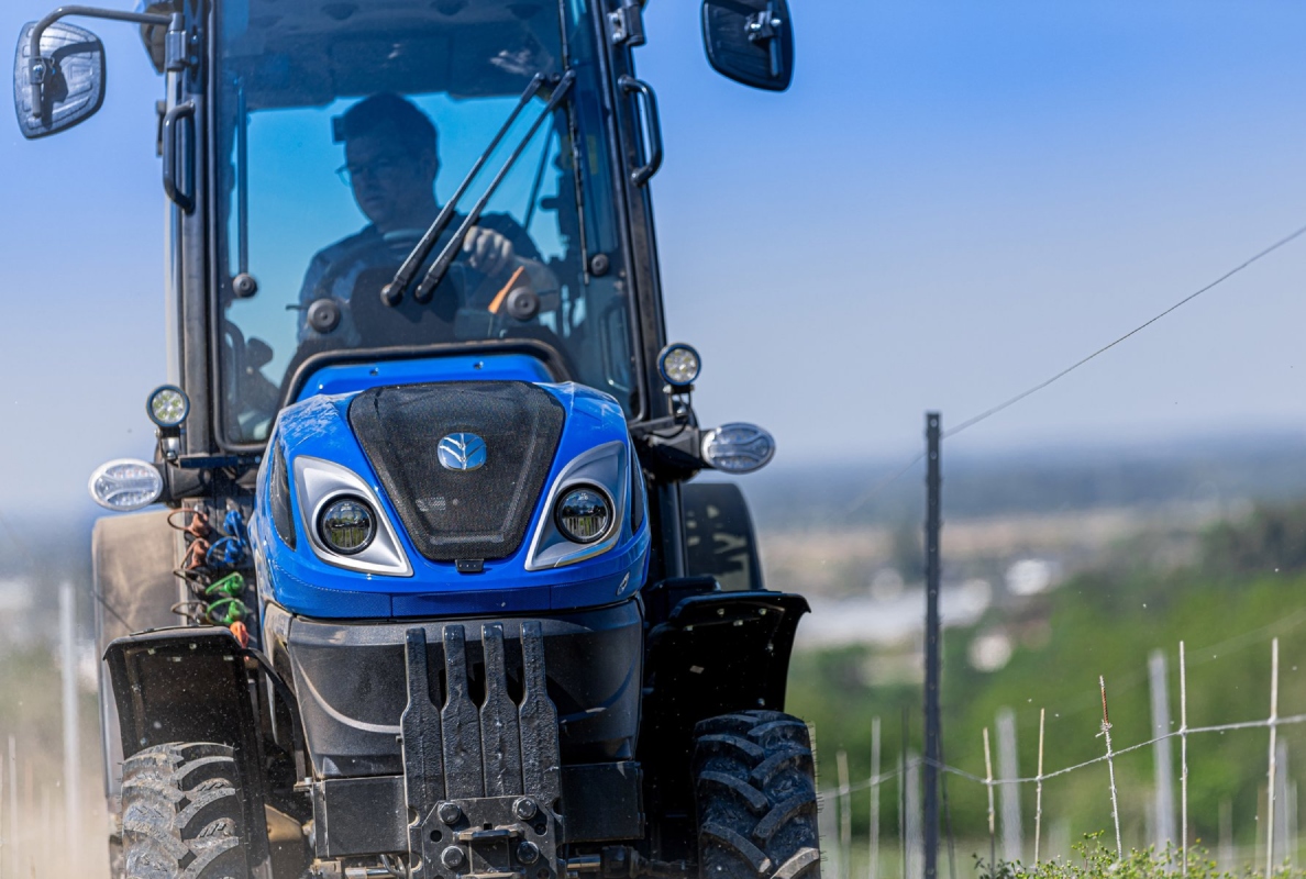 New Holland Comfort Ride on T4V