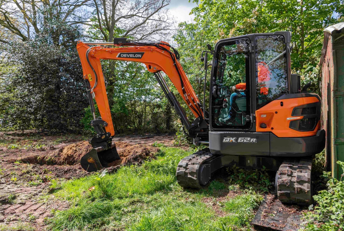 DEVELON DX62R