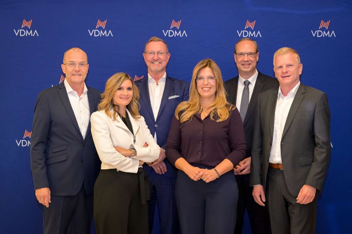 Executive Board Valves (LTR: Michael Rimm, Dr. Laura Dorfer, Lubert Winnecken, Elisa Sasserath-Kentsch, Andreas Laschke, Oliver Bertram. Not in the picture: Michael Everwand).