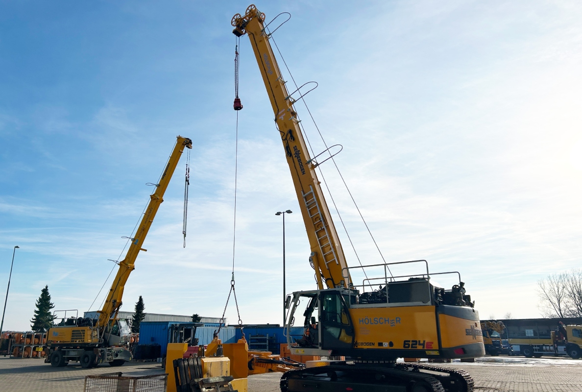 The machines also perform traditional crane work, not only at Hölscher's headquarters in Haren.