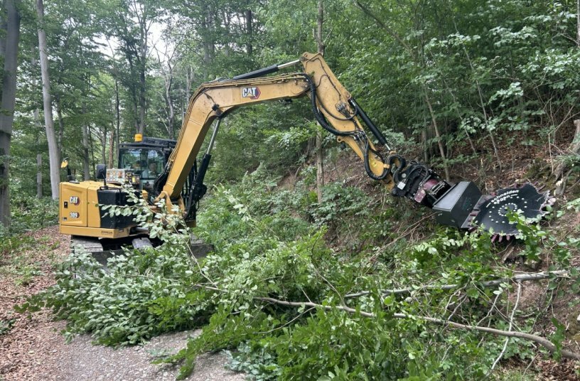 With the RotoX and the CutWheel, maintenance work is carried out quickly without having to reposition the excavator frequently.