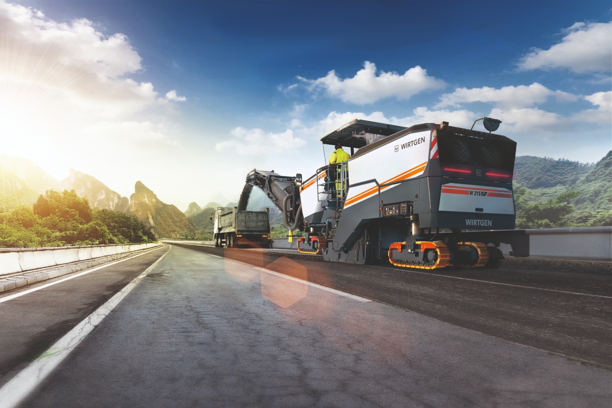 Wirtgen is presenting the W 215 P, a new large milling machine with a milling width of 2,000 mm and a maximum milling depth of 330 mm.