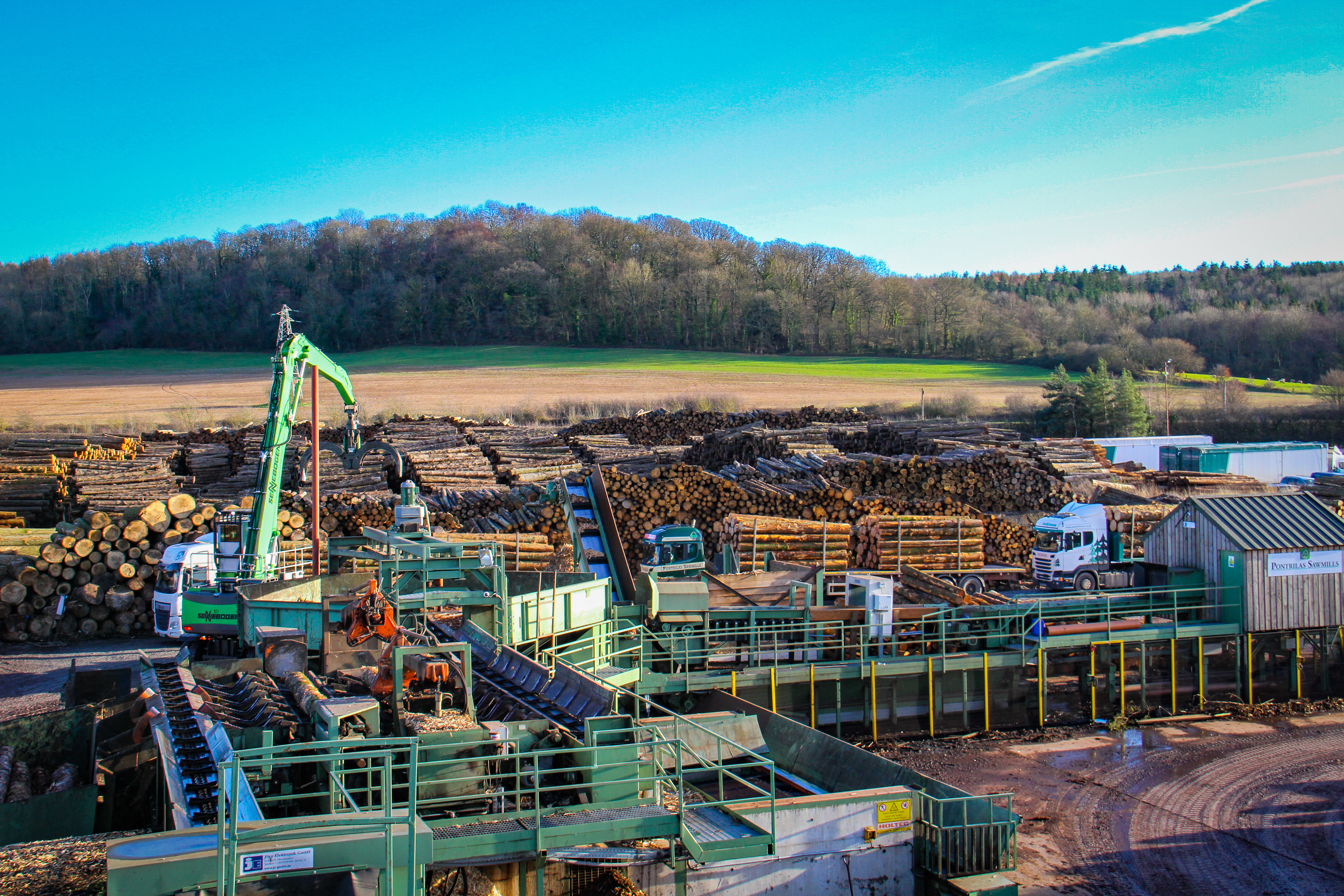 One of the largest privately owned sawmills in the UK: new 730 E material handler in operation