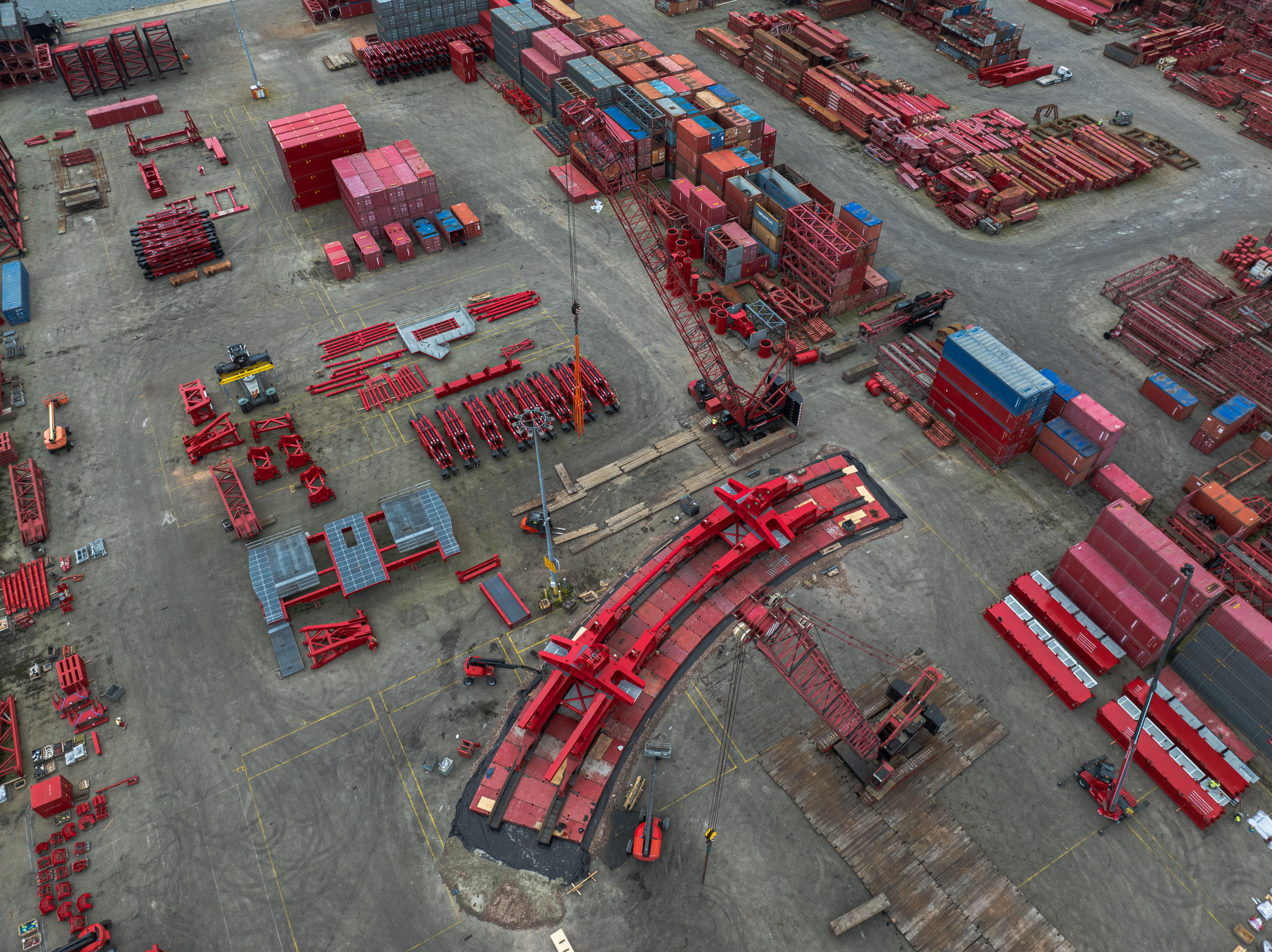 Mammoet begins assembly of world’s biggest land-based crane