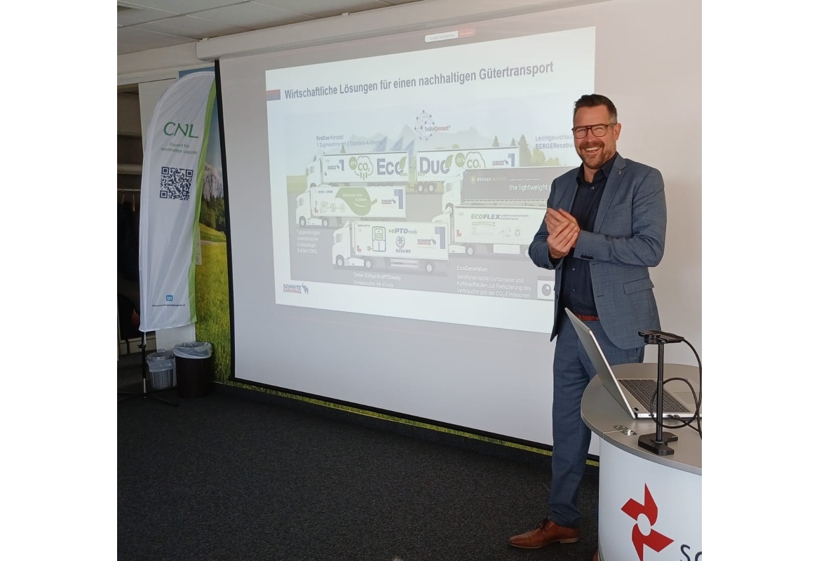 Presentation of the Schmitz Cargobull electric semi-trailer S.KOe COOL at Schachinger Logistics by Product Manager Cool Freight Carsten Krieger