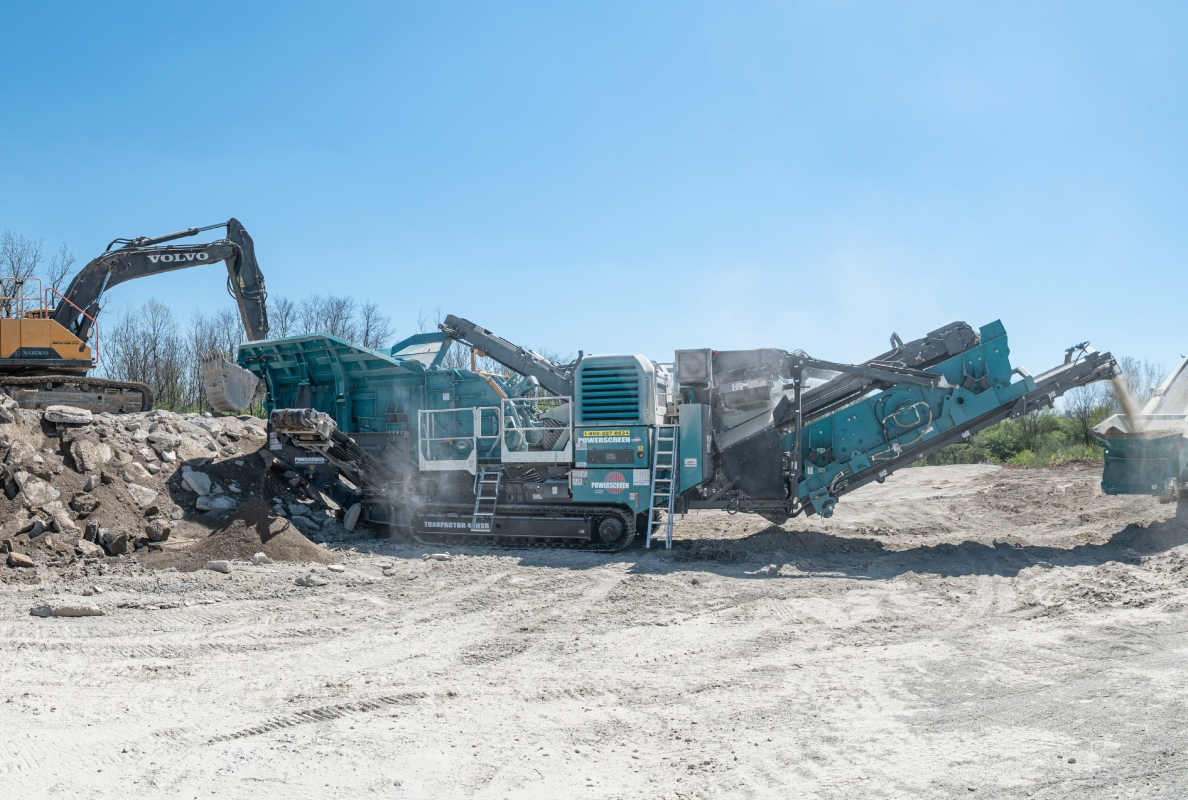 The Trakpactor 480SR, particularly designed to meet the needs of the U.S. market, returns in an enhanced configuration