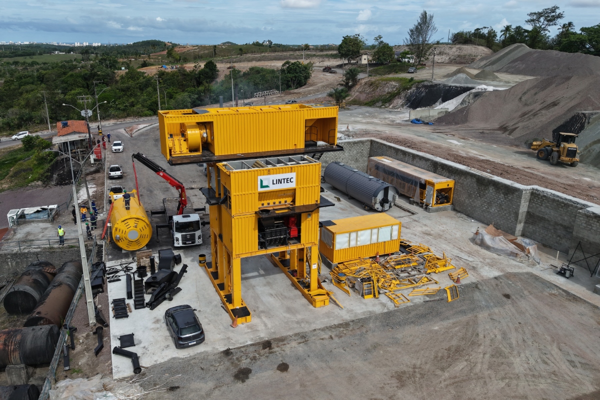 Lintec CSD2500B Asphalt Mixing Plant with production capacities up to 180 tons per hour.