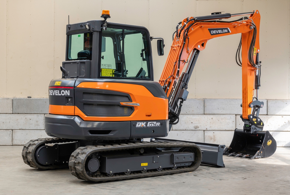 DEVELON DX62R
