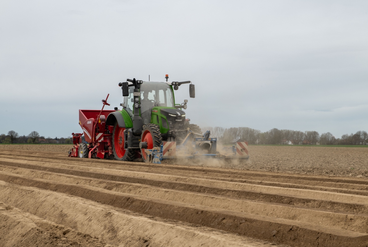 Compact tractor for professionals – the Fendt 500 Vario Gen4 series