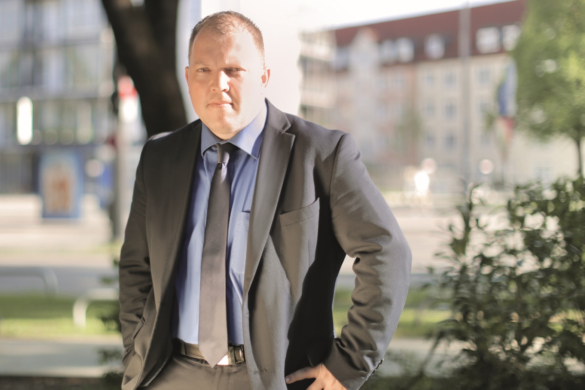 Jens Grösch (50) holds a degree in Industrial Engineering and began his professional career in 2001 at FORVIA HELLA.
