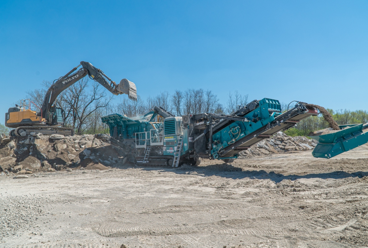 The Trakpactor 480SR, particularly designed to meet the needs of the U.S. market, returns in an enhanced configuration