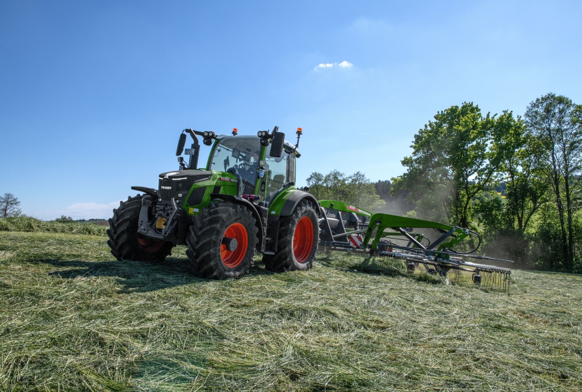 Compact tractor for professionals – the Fendt 500 Vario Gen4 series