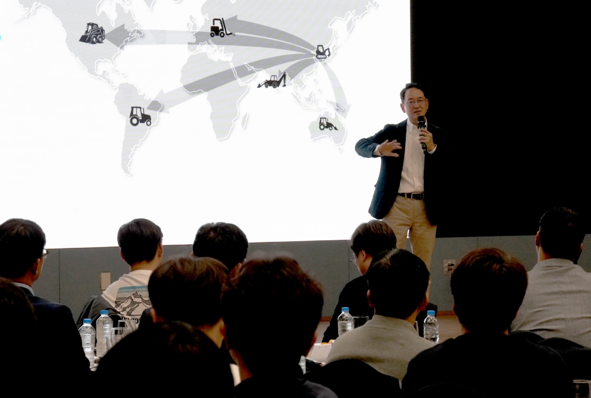Doosan Bobcat Executives Visit Doosan Mottrol