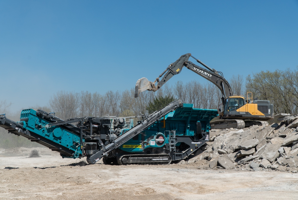 The Trakpactor 480SR, particularly designed to meet the needs of the U.S. market, returns in an enhanced configuration