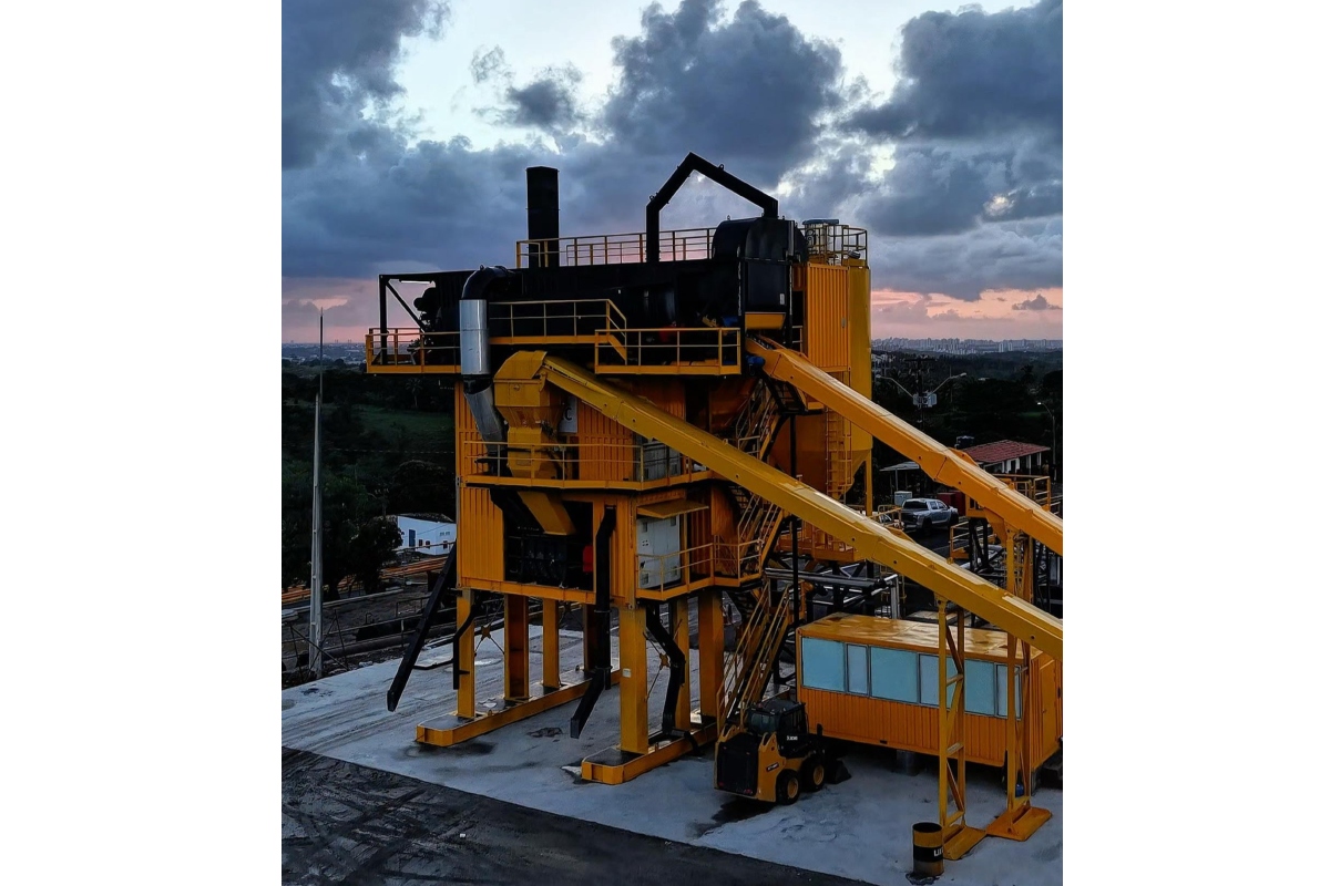 Lintec CSD2500B Asphalt Mixing Plant with production capacity of up to 180 tph.