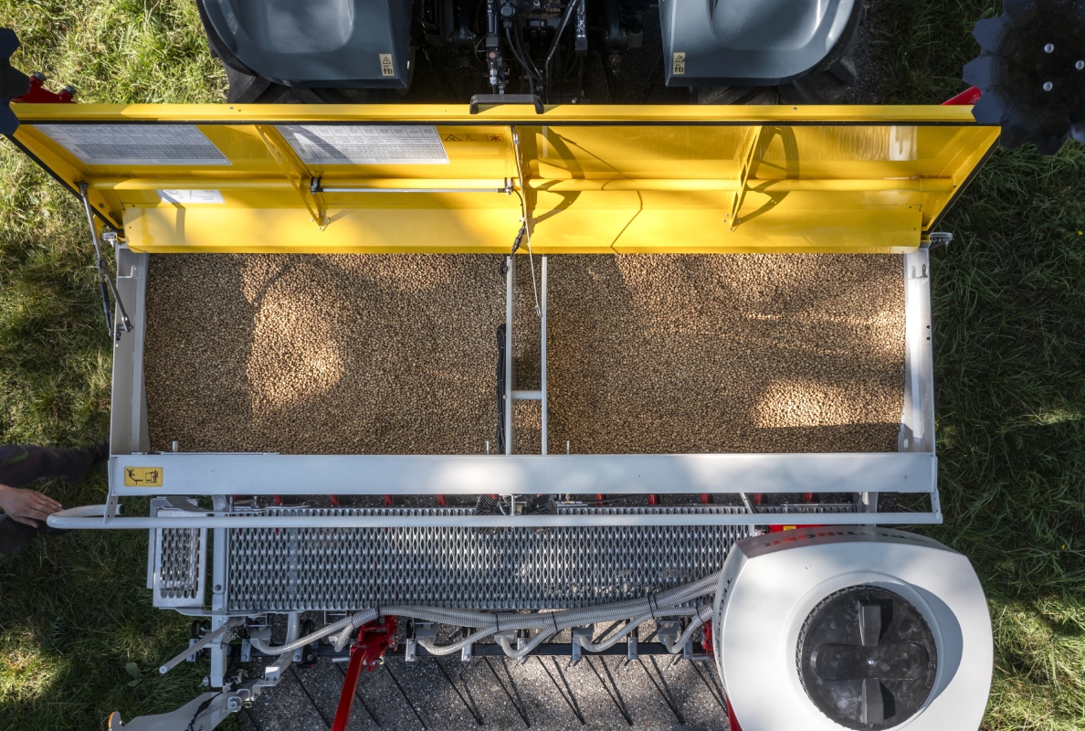 Higher capacity and easier filling thanks to wide hopper opening