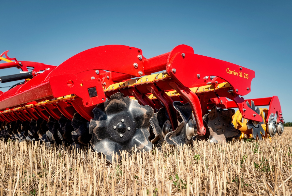 Väderstad unveils a new front tool that maximises the tillage intensity of Carrier XT and Carrier XL