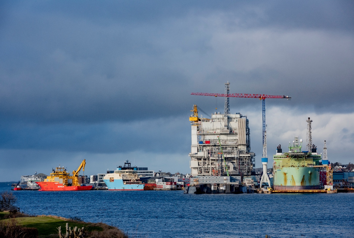 Comansa 21LC1050 tower crane in the Aibel yard (Norway)