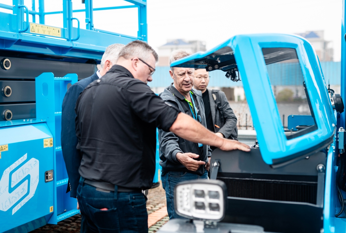 Sinoboom customers explore the equipment