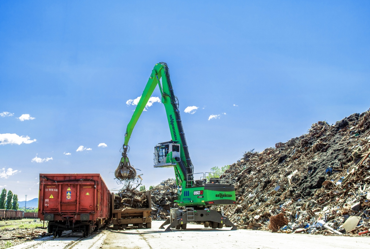 New SENNEBOGEN 850 G optimizes scrap logistics in steel mill