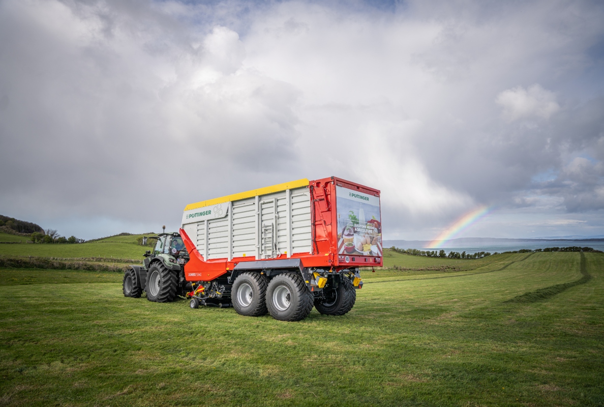 The latest member of the loader wagon family: the compact and powerful JUMBO 5000