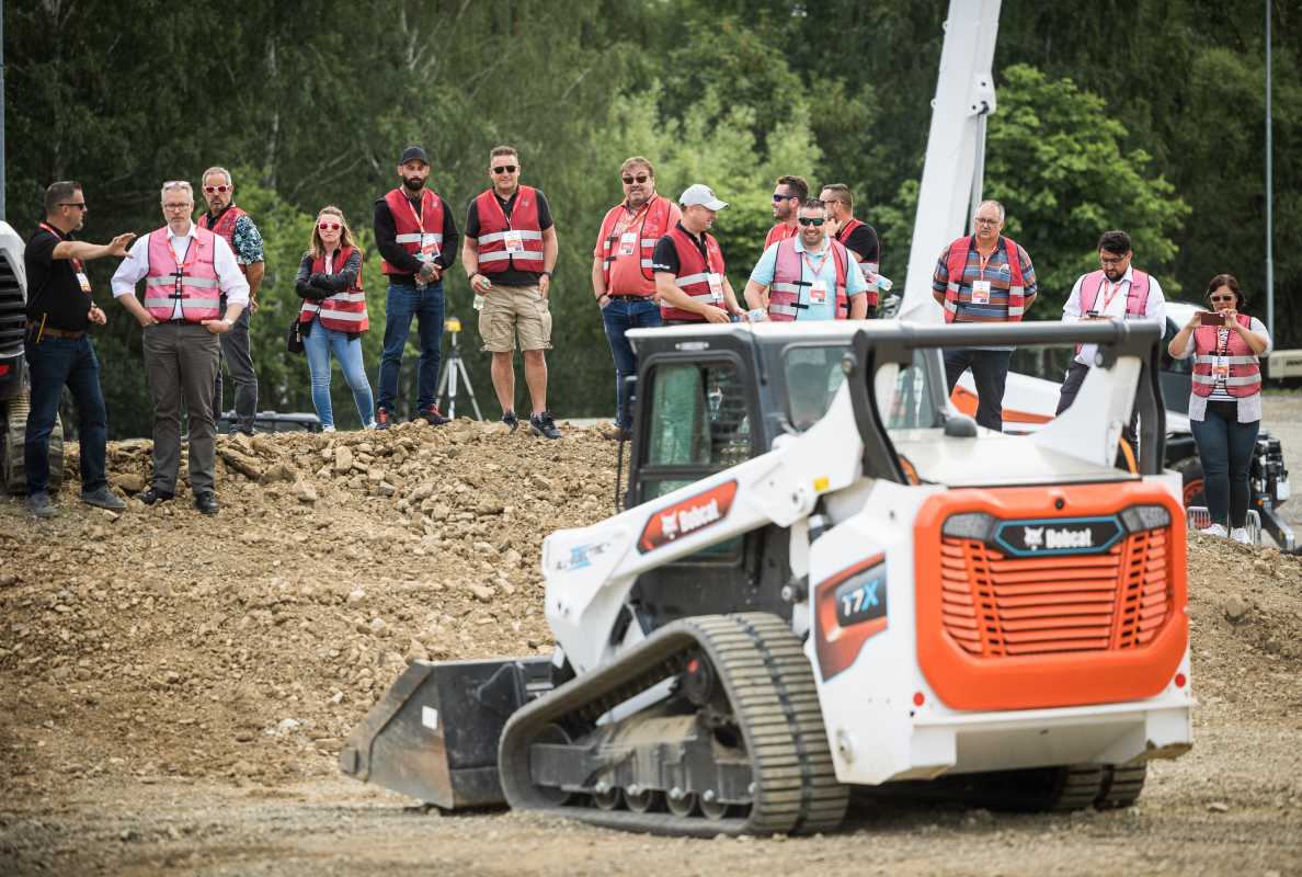 Bobcat T7X all electric loader