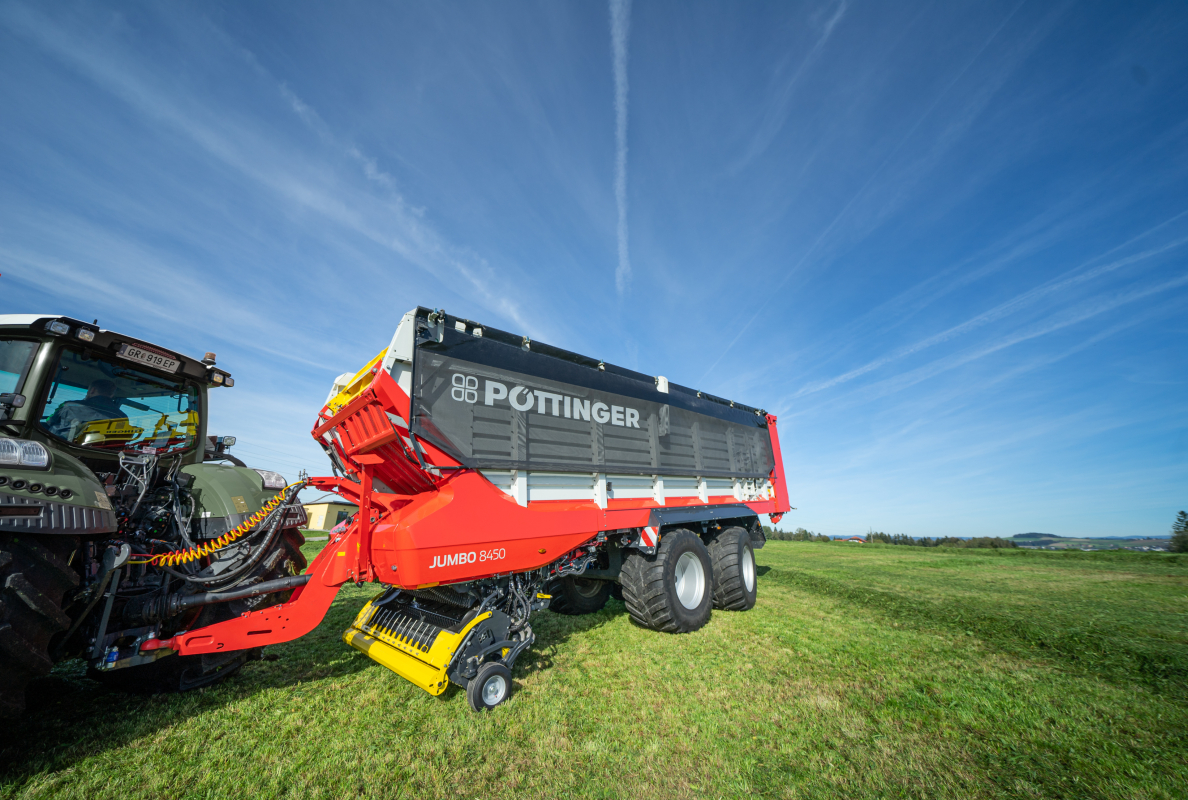 The contactless electronic steered axle system enables a tight turning angle
