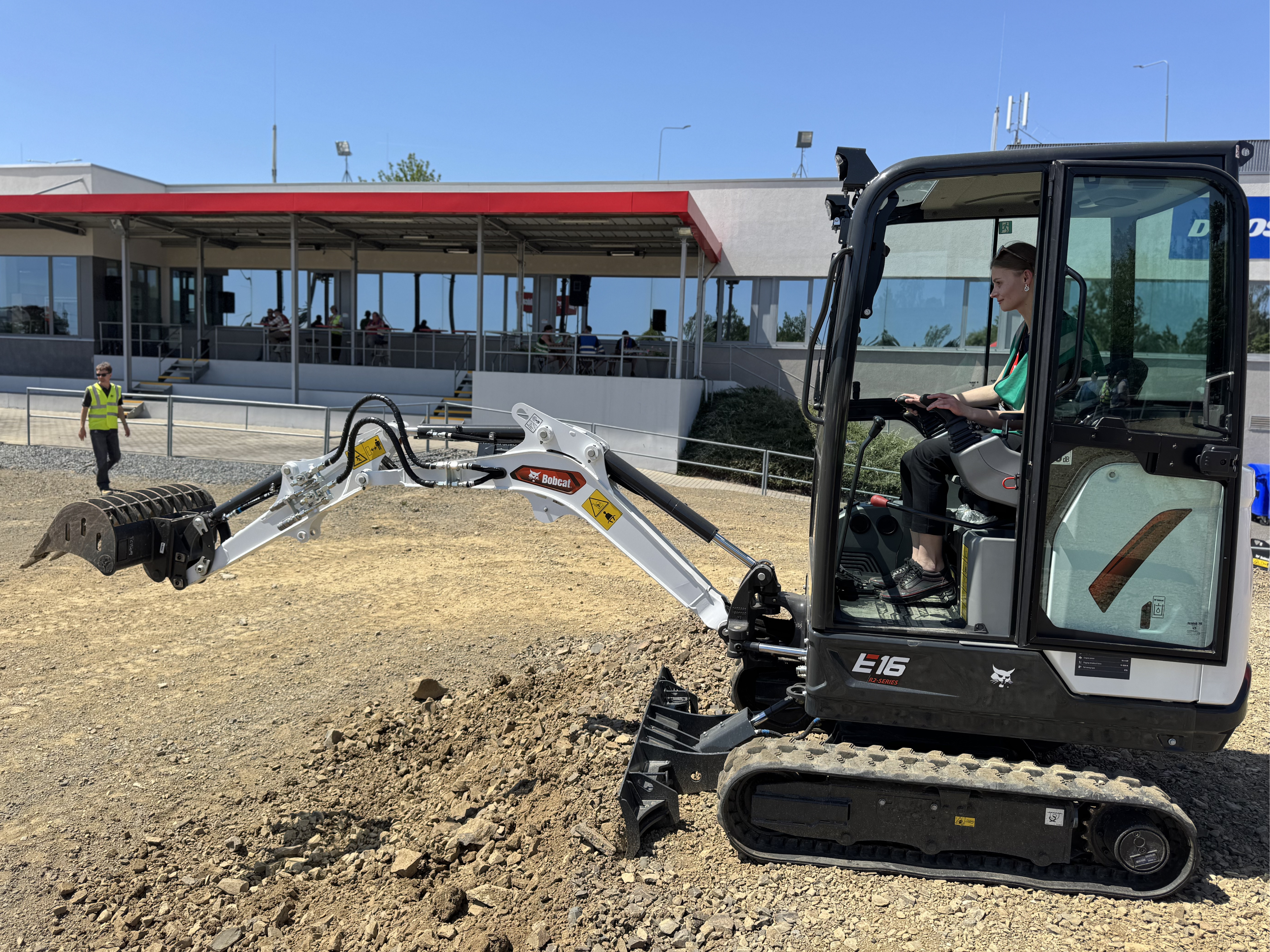 Darja Kočárová from LECTURA Press operating the E16 mini excavator