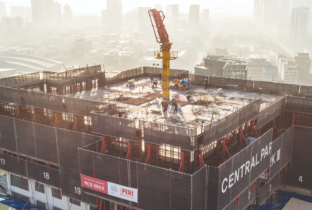 The RCS MAX Rail Climbing System scores with high productivity and safety.