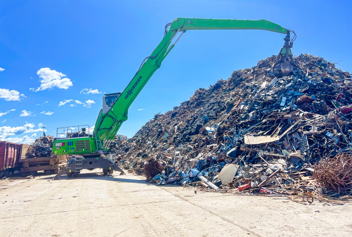 Thanks to the K21 boom, the SENNEBOGEN 850 G can reach up to 21 m and enable higher scrap piles.