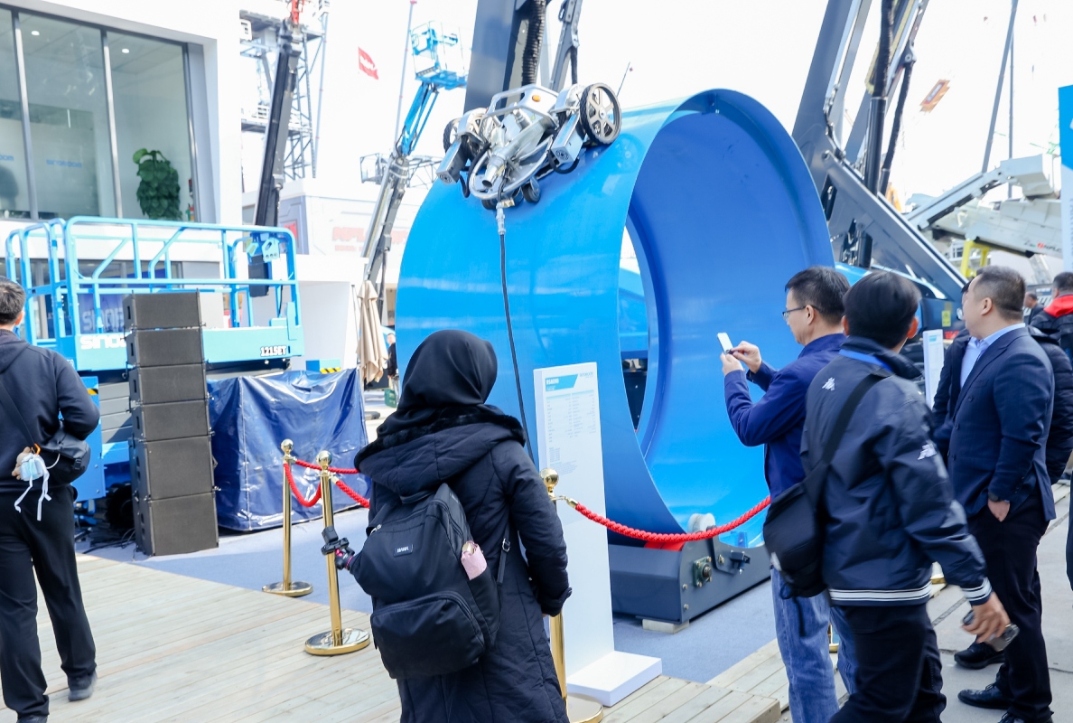 Ship rust removal robot