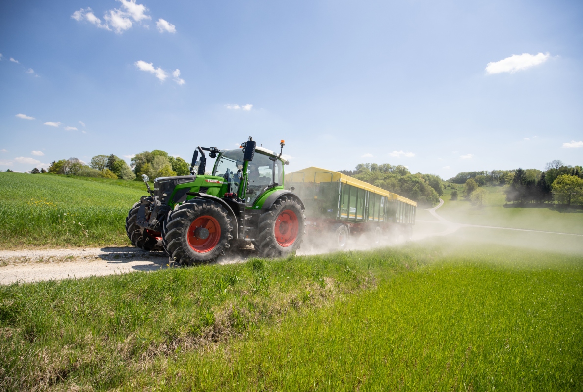 Compact tractor for professionals – the Fendt 500 Vario Gen4 series