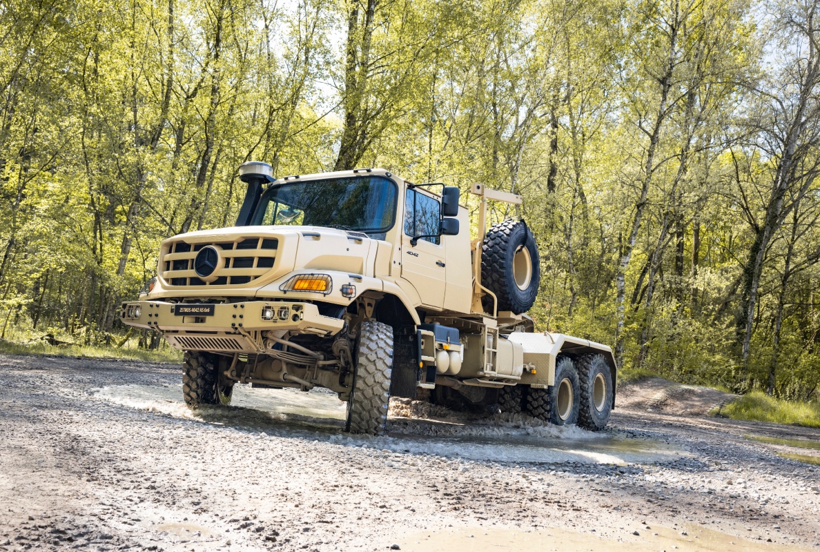 Mercedes-Benz Zetros, similar to exhibited one